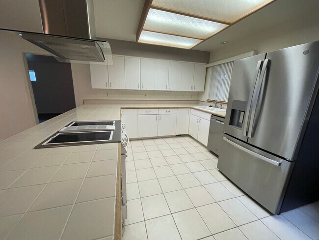 Foto del edificio - Application Pending - 4 Bedroom Home For R...