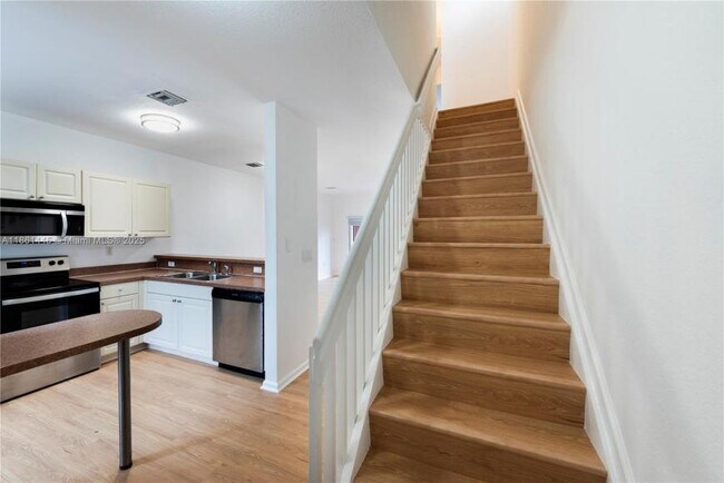 Building Photo - 2 bedroom in Miami Gardens FL 2500