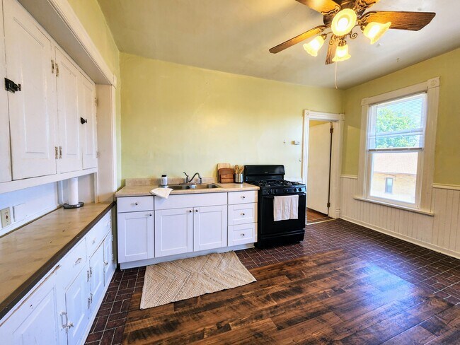 Building Photo - 407 Saint Patrick St