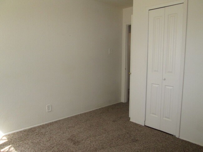 Building Photo - Cute home, centrally located.