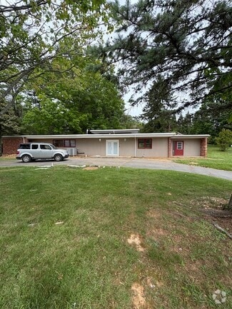 Building Photo - 2406 Browns Mill Rd