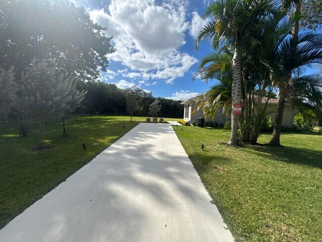Foto del edificio - 12538 Pineacre Ln