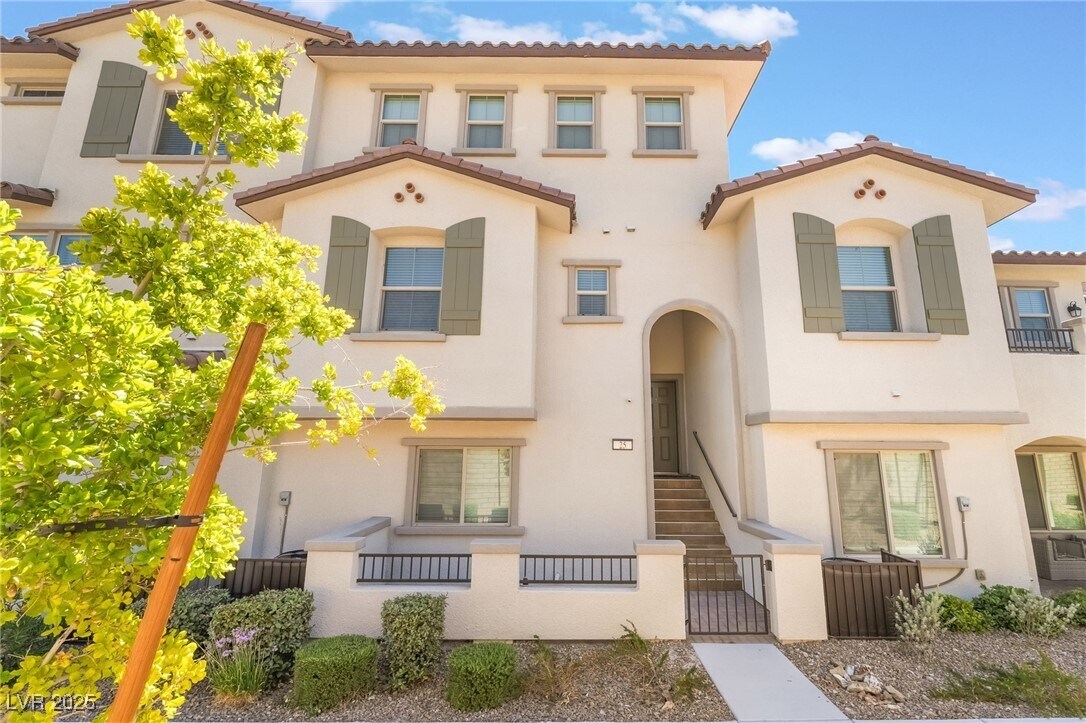 Foto principal - 25 Lomita Heights Dr