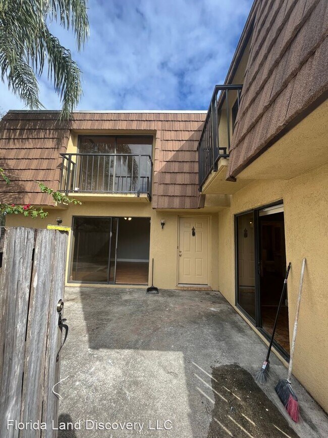 Building Photo - 2 br, 2.5 bath House - 5258 Willow Ct