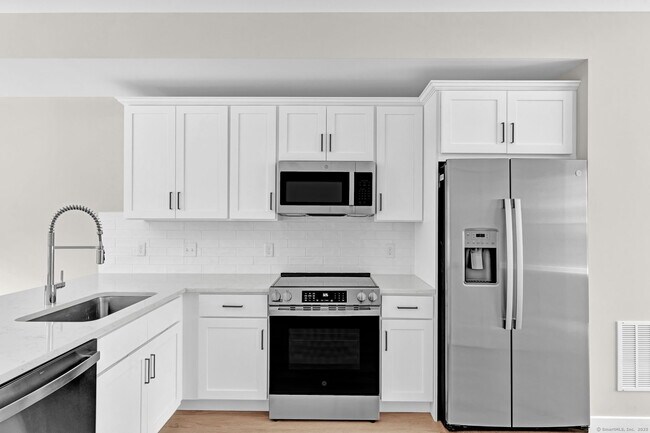 Building Photo - 70 Whiting St