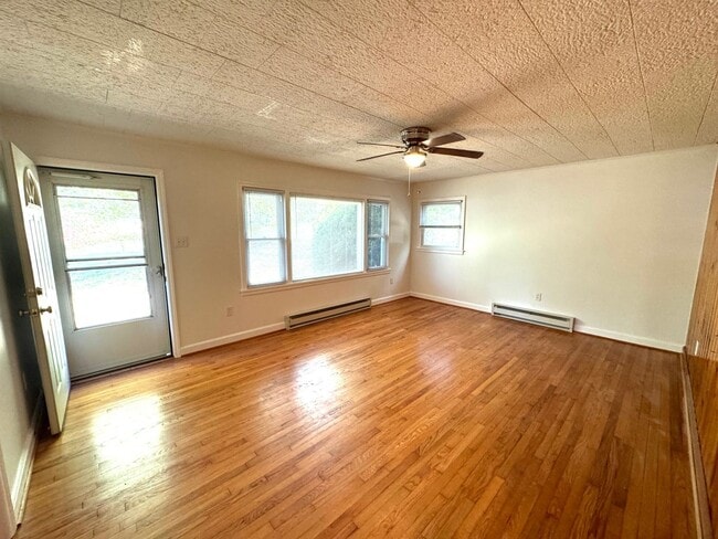 Building Photo - West AVL  - Mountain Views, Garden Space, Beautiful Yard!