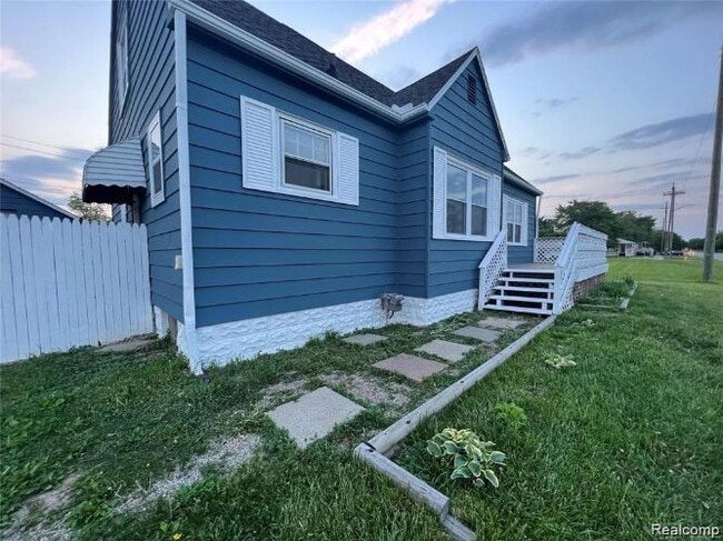Building Photo - 1442 S Merriman Rd