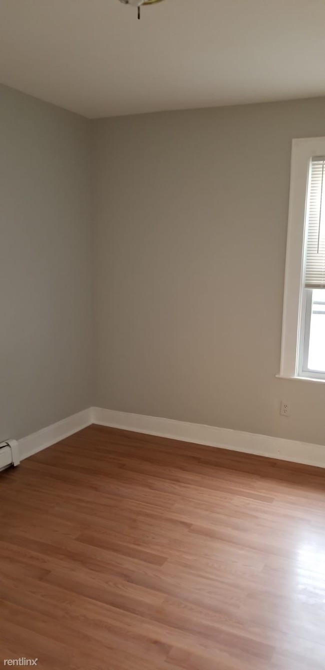 Foto del edificio - 3 br, 1 bath  - 155 Carolina Ave Apt 2