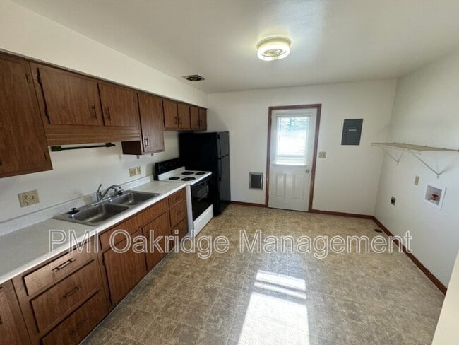 Foto del edificio - 707 N Center St