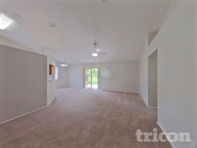 Foto del edificio - 635 Charles Pinckney St