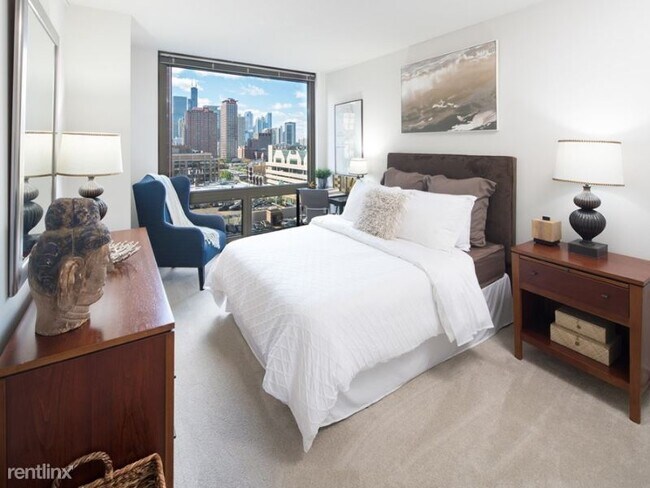 Building Photo - 1 br, 1 bath Condo - 1015 N Dearborn St