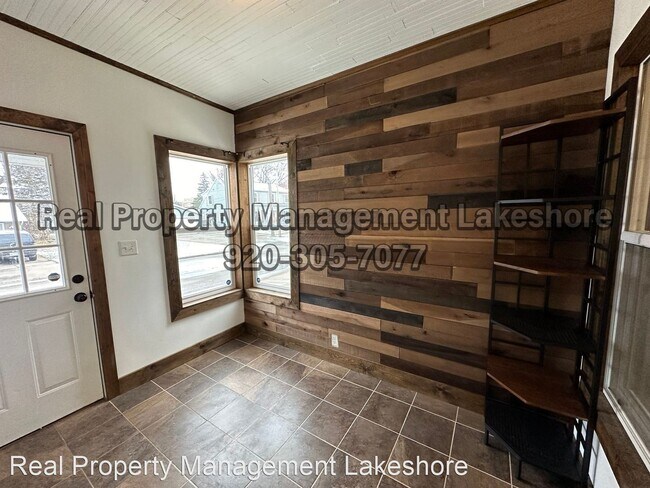 Building Photo - 2 br, 2 bath House - 525 W 4th St.