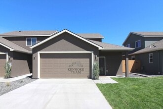 Building Photo - 1041 S Cedar Pl