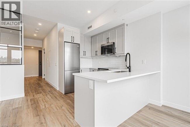 Photo du bâtiment - 555 Sanatorium Rd