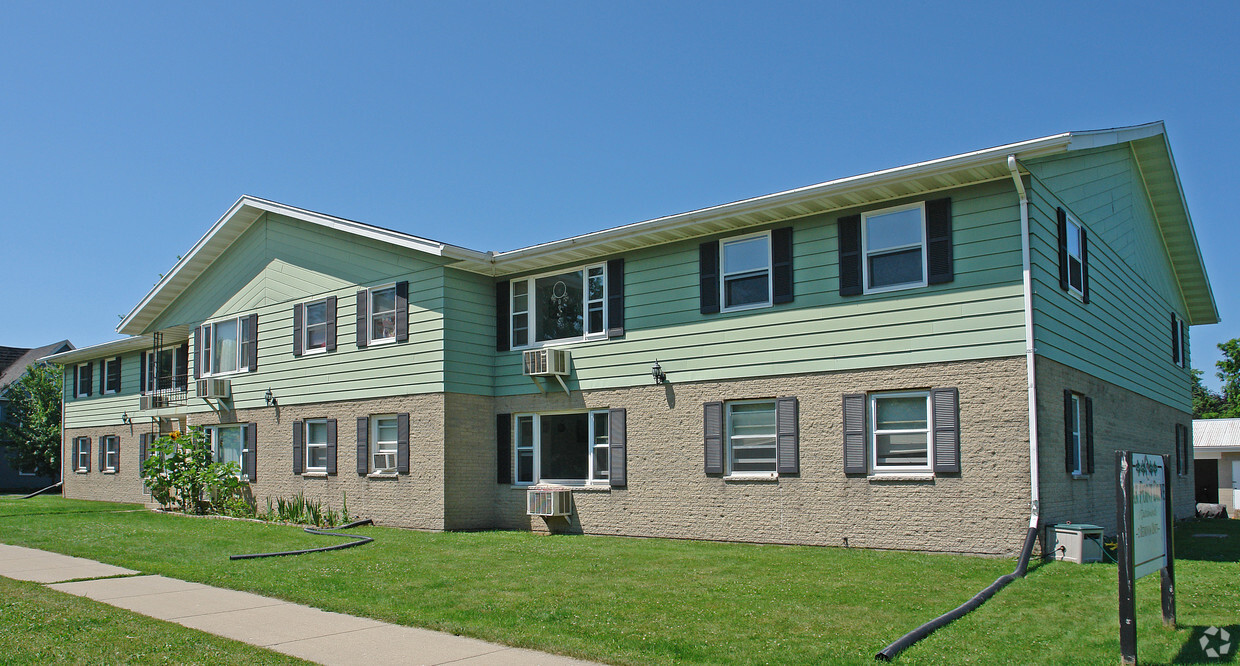 Building Photo - Oak Point Drive