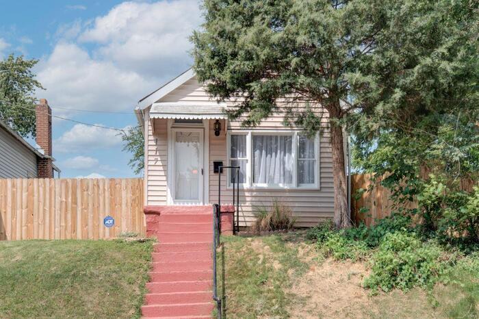 Primary Photo - Fantastic 3bd/1ba home! Coming soon!