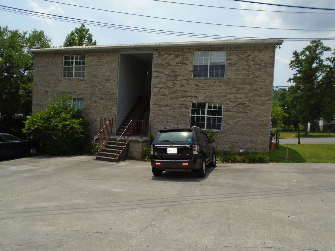 2br 1 ba - 2912 Greenway Dr
