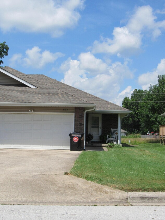 Building Photo - 457 Haymes Ct