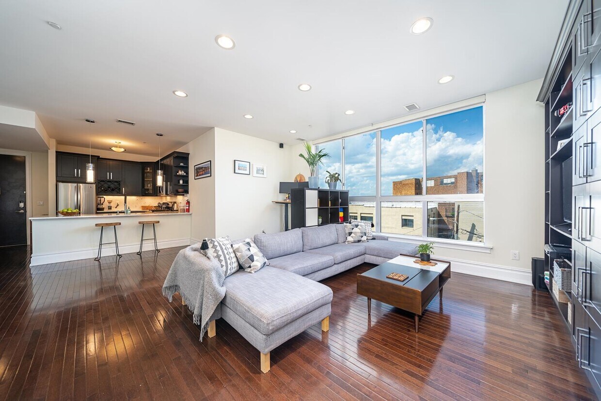 Foto principal - 708 SIP St