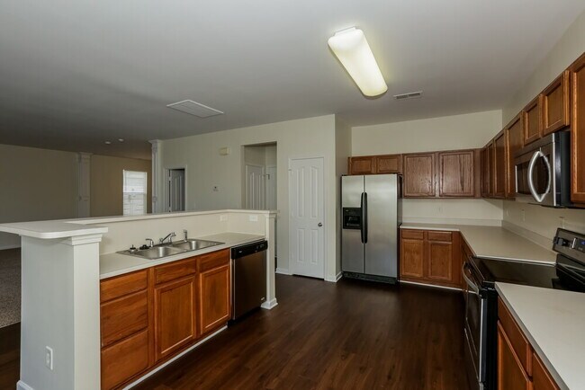 Foto del edificio - 6731 Sequoia Hills Dr