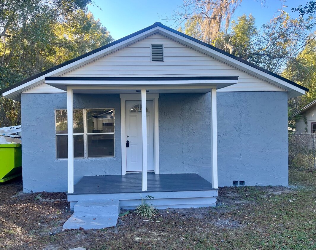 Foto principal - Charming, Fully Remodeled Home in Stark, FL