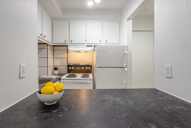 Building Photo - 10150 Lajeunesse