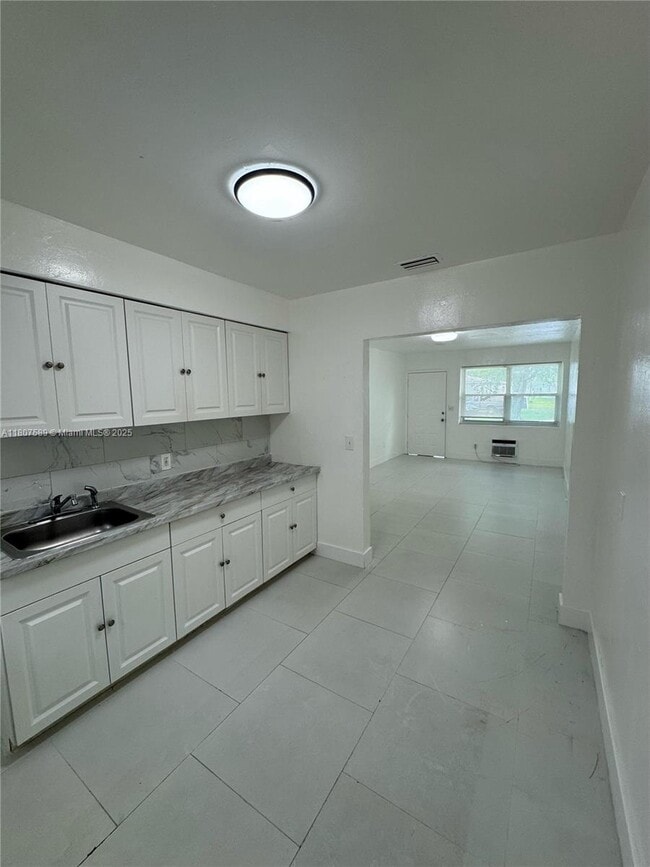 Building Photo - 1400 NW 95th St