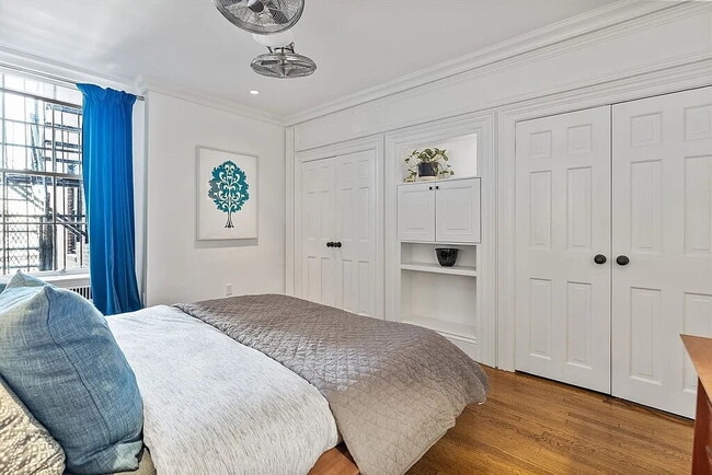 Building Photo - 1-bedroom, 1-bathroom fully updated residence features elevator access, outdoor space, central A/...