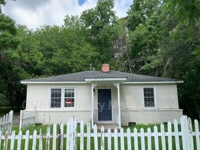 Building Photo - 711 Locust St