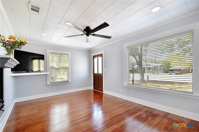 Building Photo - 717 S Laurel Ave