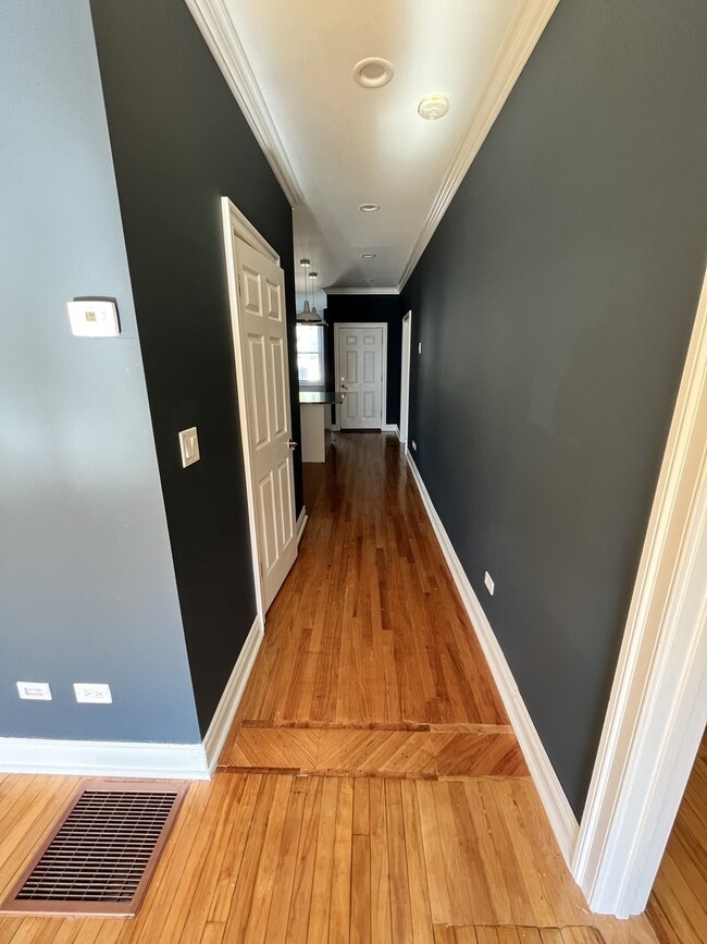 Foto del edificio - 2338 N Ridgeway Ave