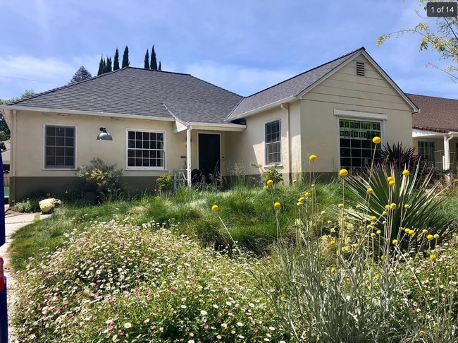 Rare Land Park Home - Rare Land Park Home