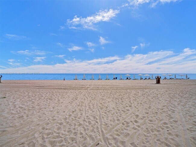 Foto del edificio - 15901 Collins Ave