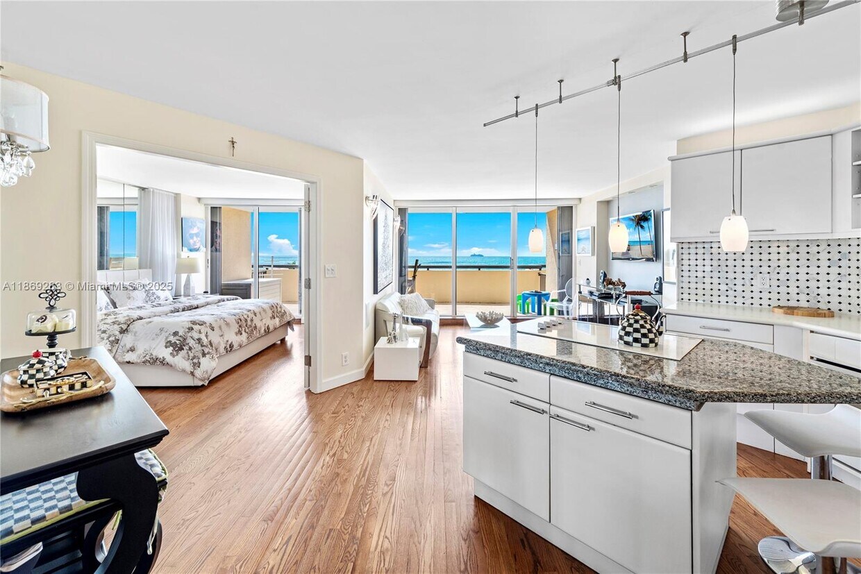 Foto principal - 2555 Collins Ave