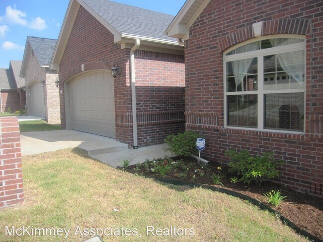 Building Photo - 3 br, 2 bath House - 35 PENNSYLVANIA COURT