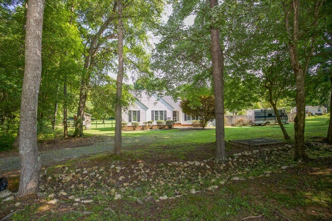 Foto del edificio - Charming 3-Bed, 2-Bath Home in Pittsboro's Serene Olde Farm Neighborhood! ?????