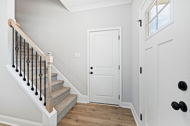 Foto del edificio - Charming 4-Bed Home with Office & 1st Floo...