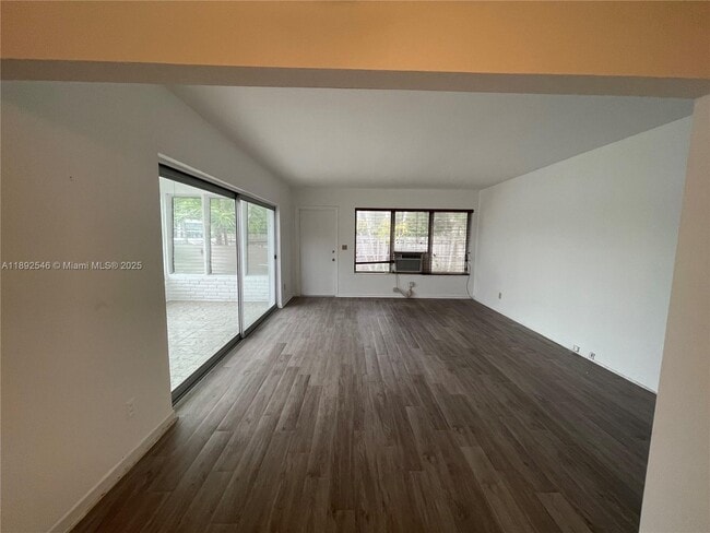 Building Photo - 1050 92nd St