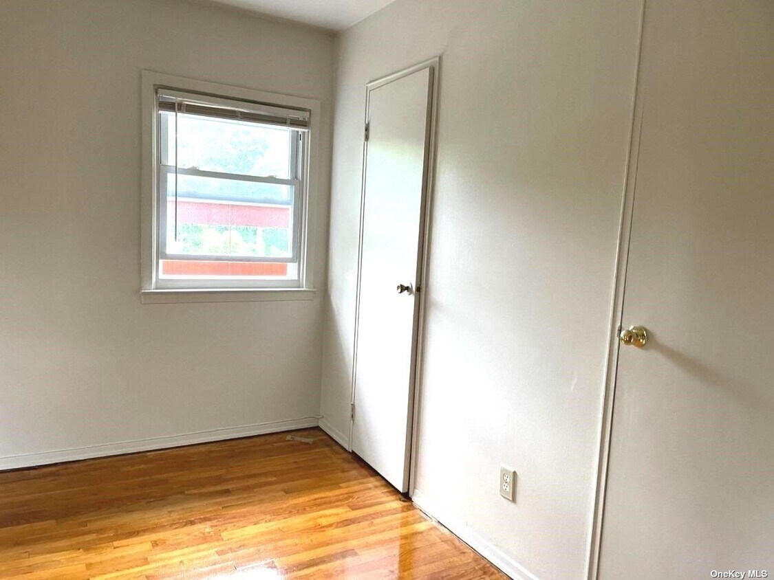 Building Photo - 400 N Corona Ave
