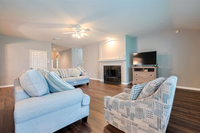 Building Photo - 1007 Casting Springs Way