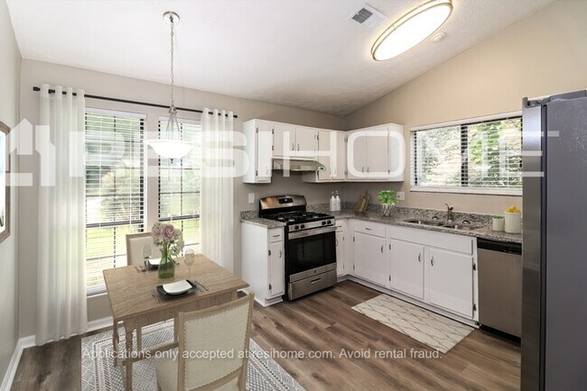 Foto del edificio - 3947 Wood Path Dr