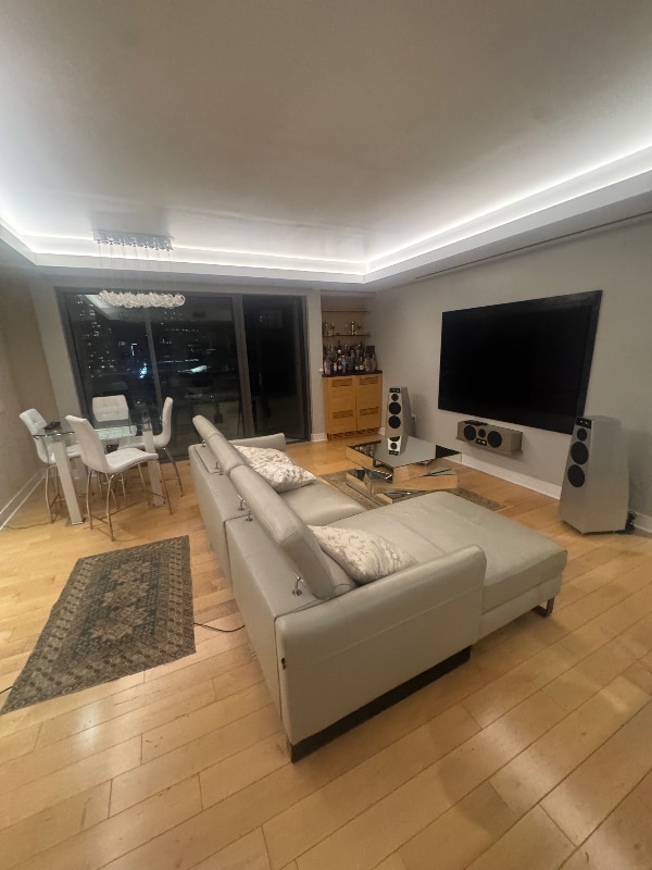 Building Photo - 645 Front St