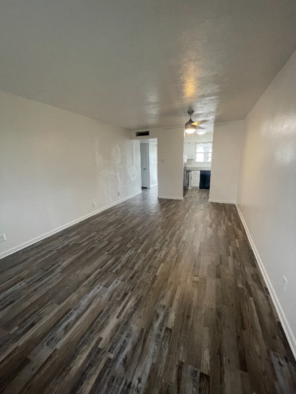 Building Photo - 1700 Village E Dr