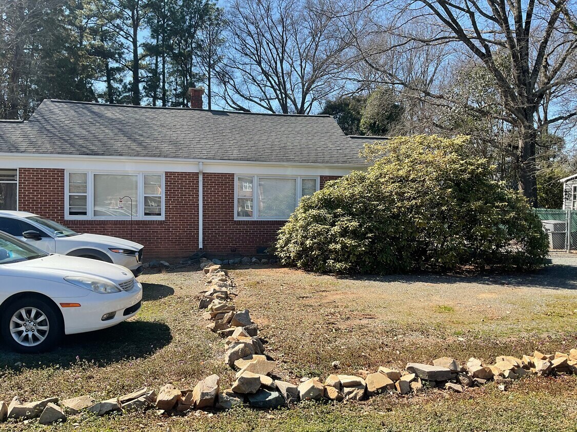 Foto principal - 919 McAlway Rd