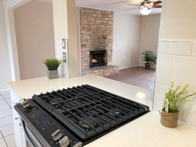 Foto del edificio - 8002 Evaline Ln