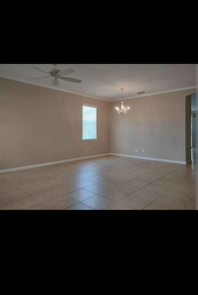 Foto del edificio - 2448 Blackburn Cir