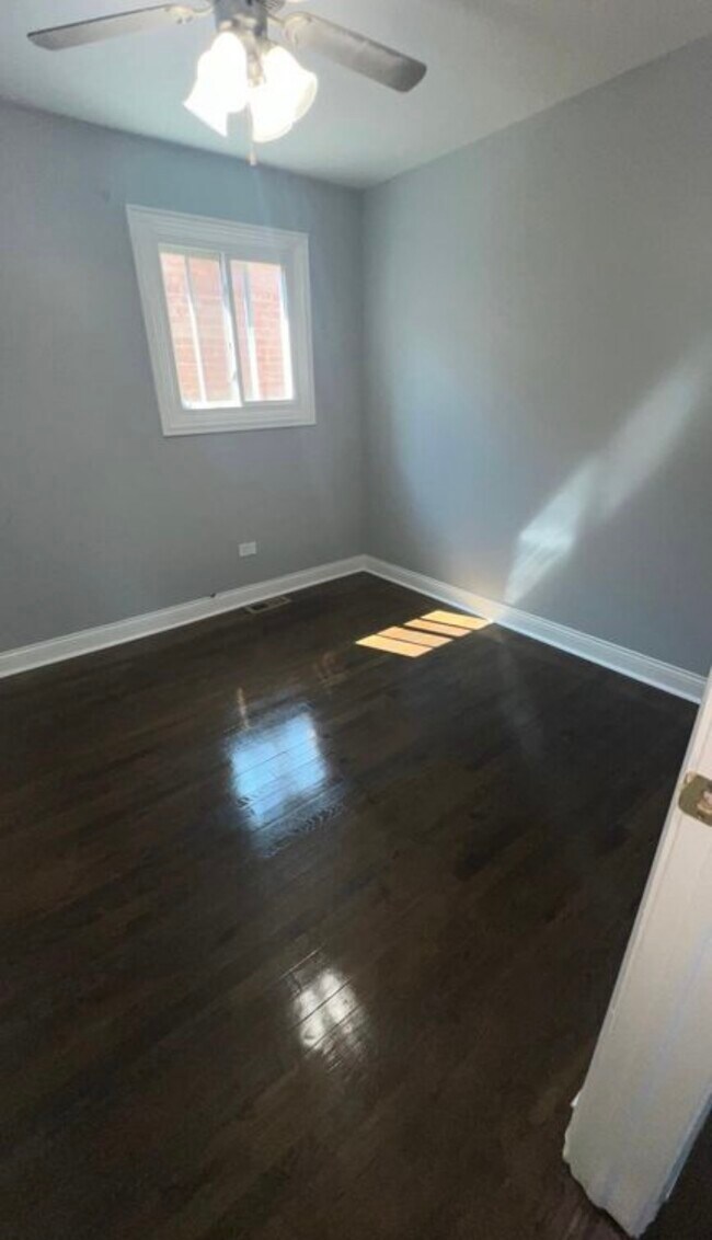 Foto del edificio - 546 E 87th St