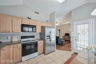 Building Photo - 1303 Hidden Oaks Dr