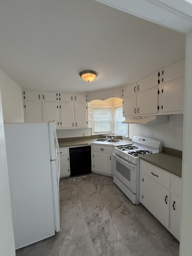 Kitchen - 3314 Granby St