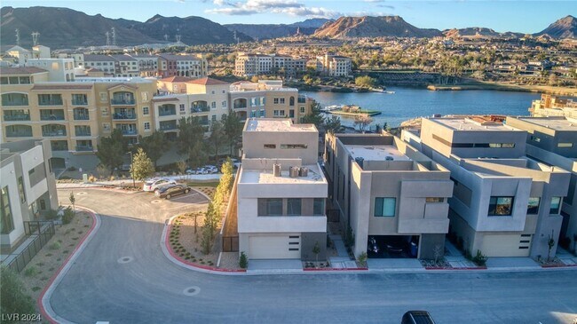 Building Photo - 18 Promenade Isle Ln